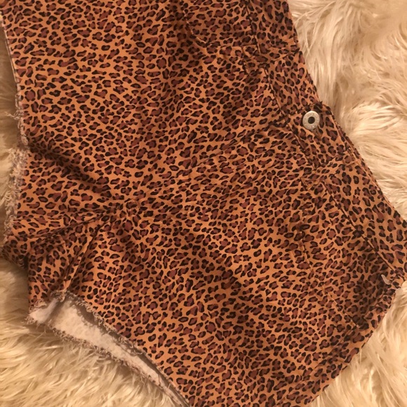 High waisted leopard shorts - Picture 4 of 10